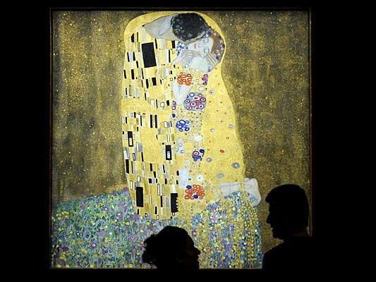 Besucher der Ausstellung "150 Jahre Gustav Klimt" in der Galerie Belvedere