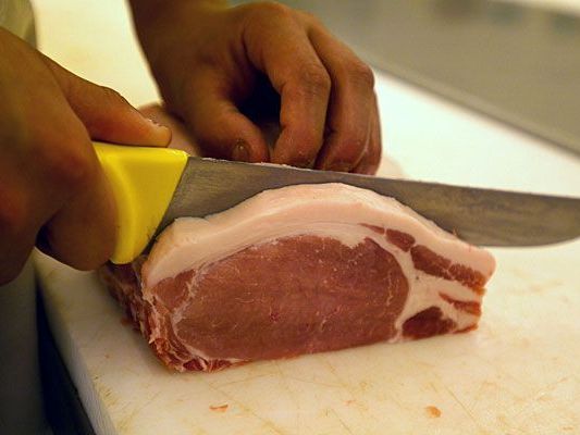 Mit einem Messer verteidigte ein Koch in Wien-Penzing sein Fleisch Mit einem Messer verteidigte ein Koch in Wien-Penzing sein Fleisch