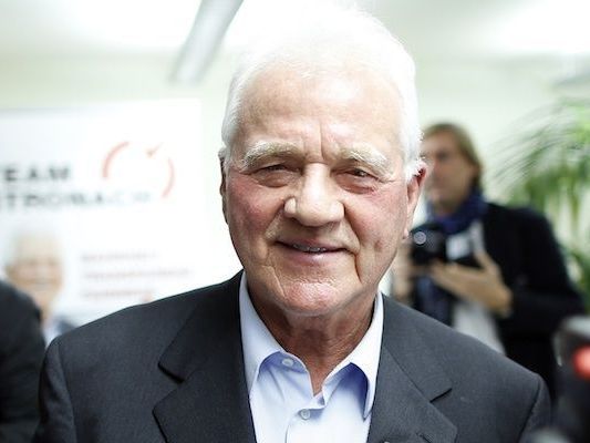 Frank Stronach bei der Eröffnung der neuen Klub-Räumlichkeiten in Wien Frank Stronach bei der Eröffnung der neuen Klub-Räumlichkeiten in Wien