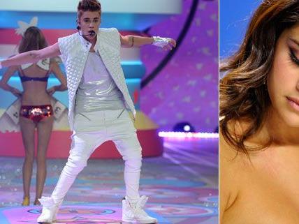 Ein Flirt mit einem Victoria’s Secret Model soll für das Beziehungsaus zwischen Justin Bieber und Selena Gomez verantwortlich sein