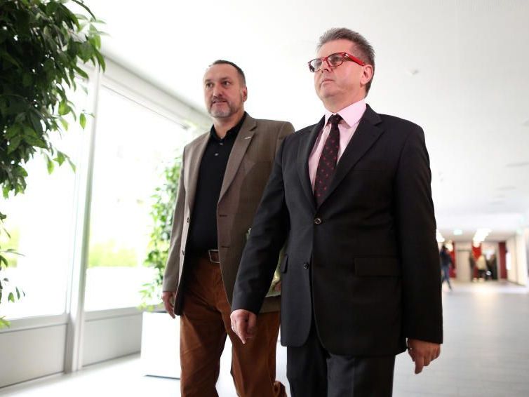 Manfred Wolf und Franz Georg Brantner (beide GPA) verhandeln heute weiter. Manfred Wolf und Franz Georg Brantner (beide GPA) verhandeln heute weiter.