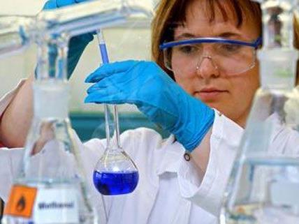 Die neue EU-Kampagne soll Mädchen für Wissenschaft und Forschung begeistern.