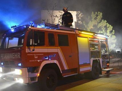 In der Nacht auf Donnerstag geriet ein 40 Kubikmeter großer Container in Brunn am Gebirge in Brand. In der Nacht auf Donnerstag geriet ein 40 Kubikmeter großer Container in Brunn am Gebirge in Brand.