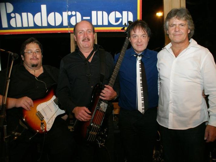 Die „Pandora-men“ in Originalbesetzung: Franz Kohler, Manfred Abel, Klaus Abel und Marc Bell. Die „Pandora-men“ in Originalbesetzung: Franz Kohler, Manfred Abel, Klaus Abel und Marc Bell.