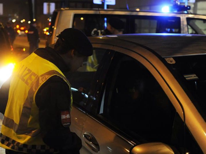 Im Wiener Stuwerviertel kontrolliert die Polizei verstärkt. Im Wiener Stuwerviertel kontrolliert die Polizei verstärkt.
