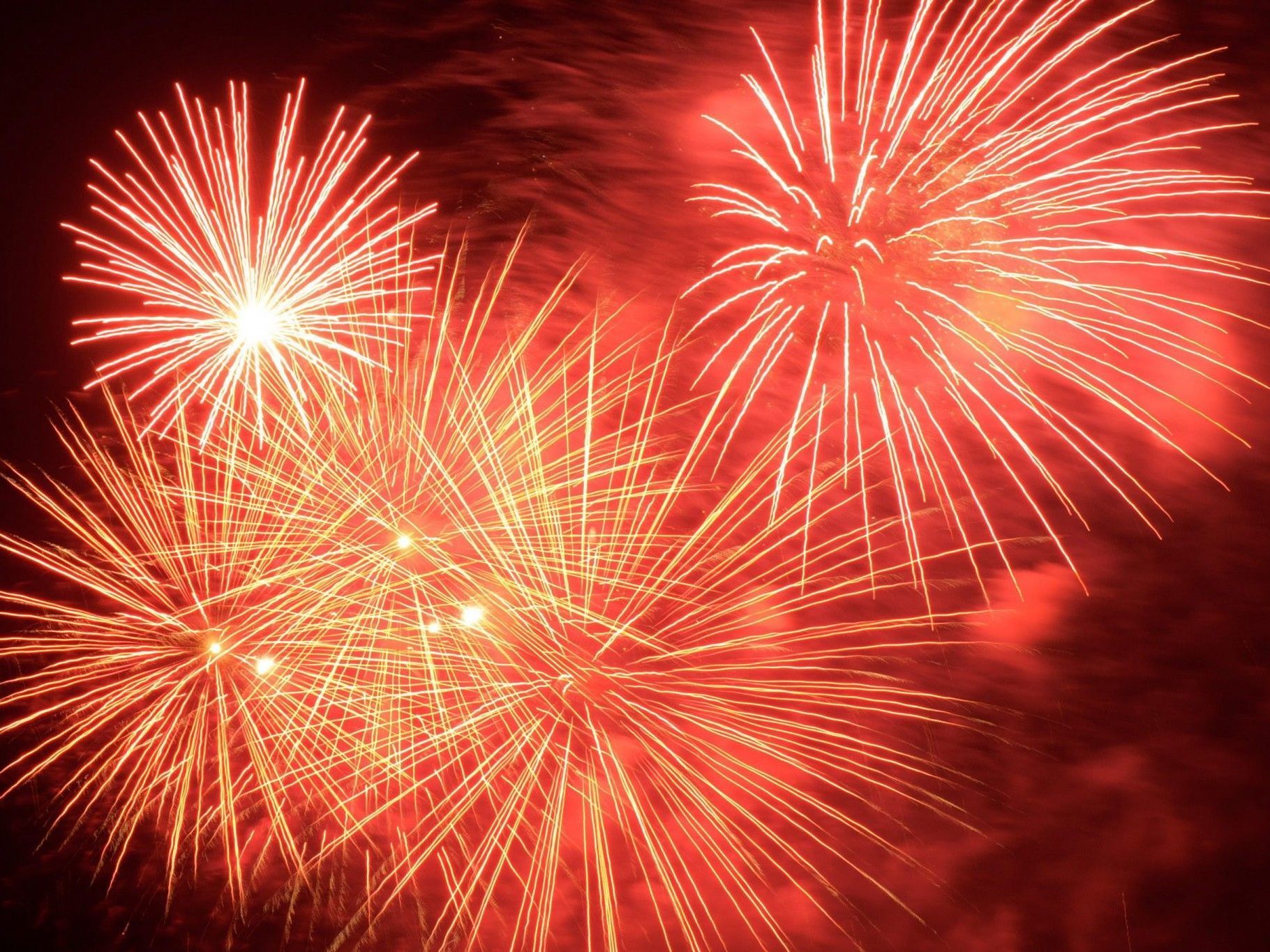 Ein Feuerwerk mit Menschenasche ist teurer: 4.800 Dollar. Ein Feuerwerk mit Menschenasche ist teurer: 4.800 Dollar.