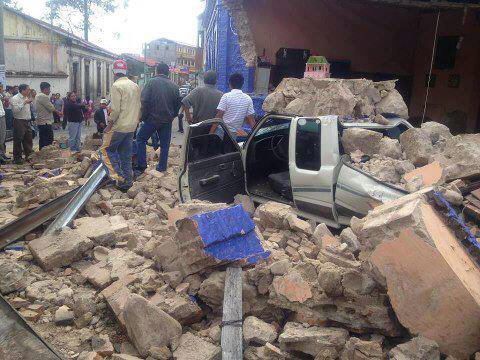 Schweres Beben in Guatemala - zwei Dutzend Menschen werden vermisst. Schweres Beben in Guatemala - zwei Dutzend Menschen werden vermisst.