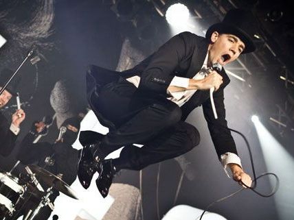 Und sie rocken noch immer: The Hives live in der Arena Wien. Und sie rocken noch immer: The Hives live in der Arena Wien.