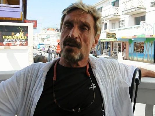 McAfee tarnte sich bisher mit Schuhcreme und "deutschem" Benehmen. McAfee tarnte sich bisher mit Schuhcreme und "deutschem" Benehmen.