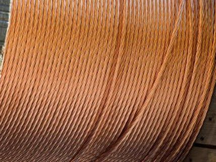 Erneut hatten es Diebe auf Kabel aus wertvollem Kupfer abgesehen - und brachten Öffis zum Erliegen Erneut hatten es Diebe auf Kabel aus wertvollem Kupfer abgesehen - und brachten Öffis zum Erliegen