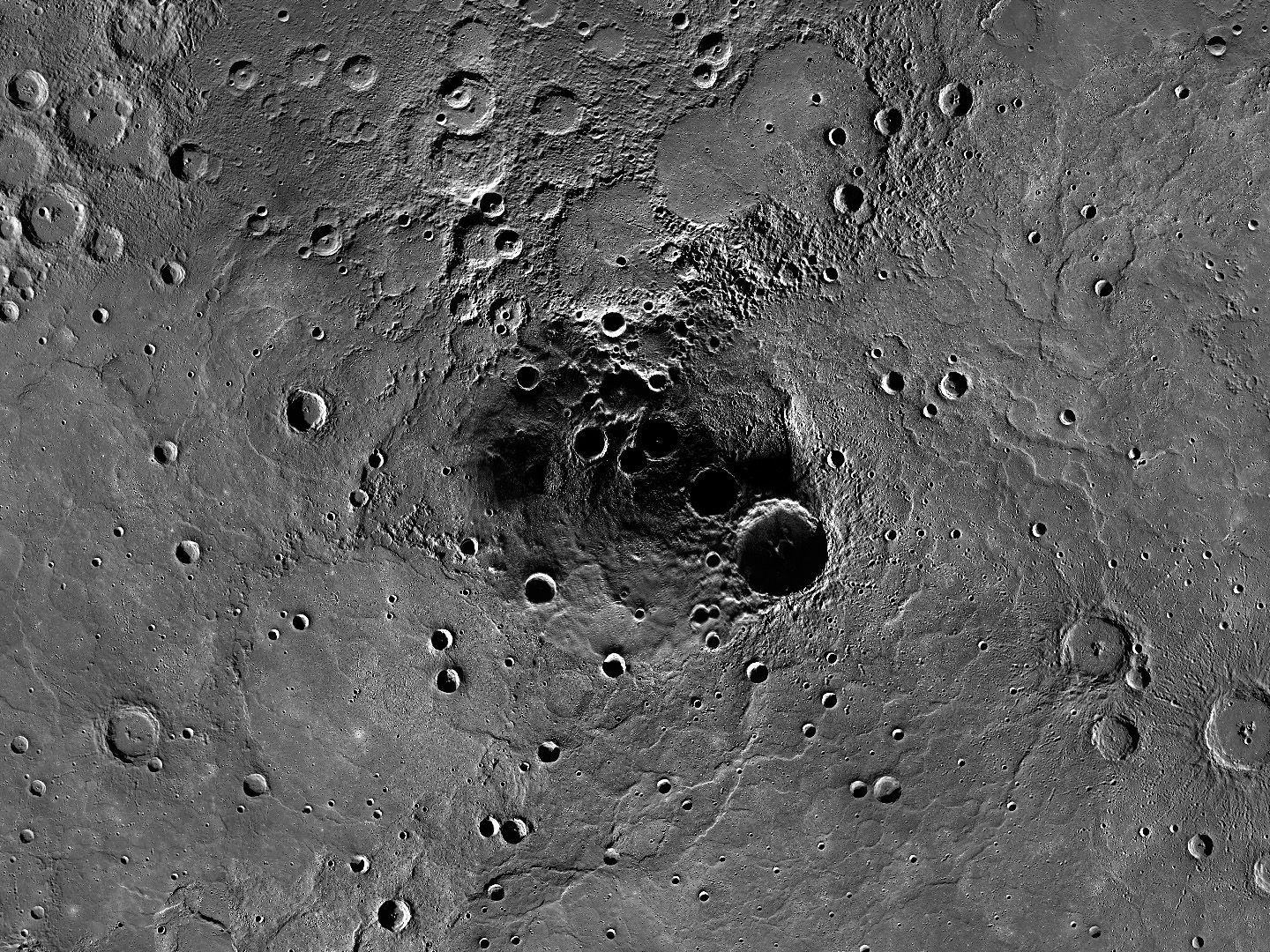 "Science": Studien belegen gefrorenes Wasser auf sonnennahem Planeten "Science": Studien belegen gefrorenes Wasser auf sonnennahem Planeten