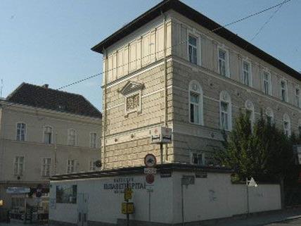 Bereits am Samstag wird das Gebäude des Wiener Kaiserin-Elisabeth-Spitals ausgeräumt.