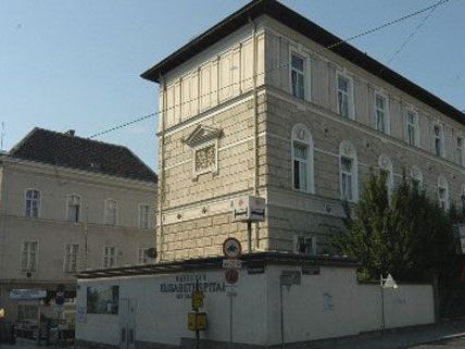 Bereits am Samstag wird das Gebäude des Wiener Kaiserin-Elisabeth-Spitals ausgeräumt. Bereits am Samstag wird das Gebäude des Wiener Kaiserin-Elisabeth-Spitals ausgeräumt.