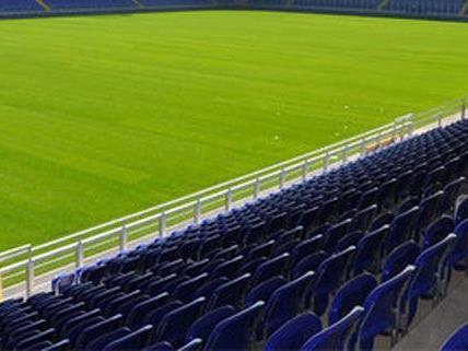 Ein Stadion war in Wiener Neustadt geplant, wird aber nicht in die Tat umgesetzt.