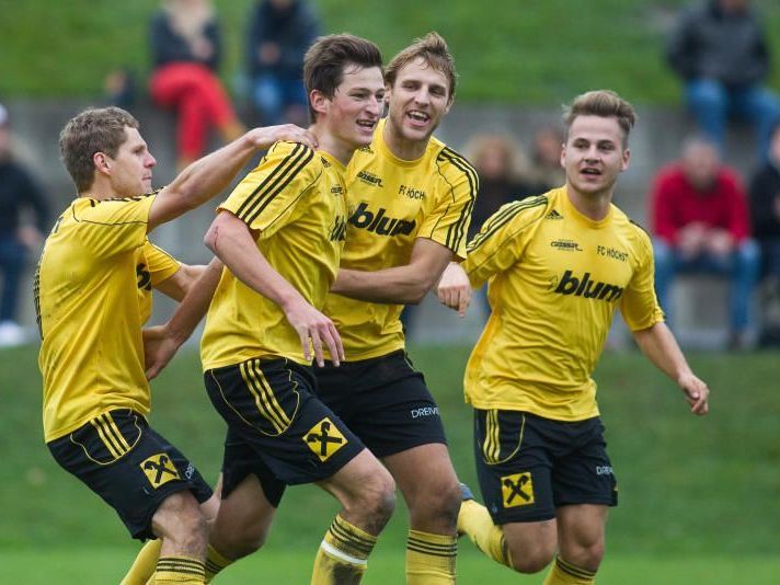 FC Höchst jubelt über den Halbzeittitel und im Frühjahr sind die Alge Schützlinge der große Gejagte FC Höchst jubelt über den Halbzeittitel und im Frühjahr sind die Alge Schützlinge der große Gejagte