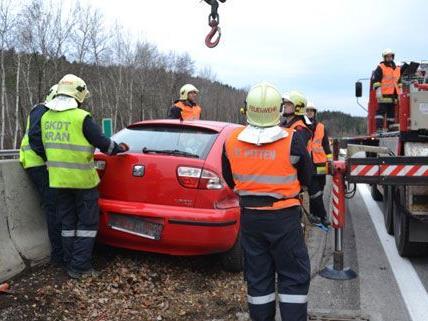 Der Lenker des Unfallwagens blieb am Freitag unverletzt.