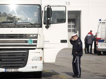 Nach dem tödlichen Unfall in Wien-Simmering wurde der LKW-Lenker festgenommen.