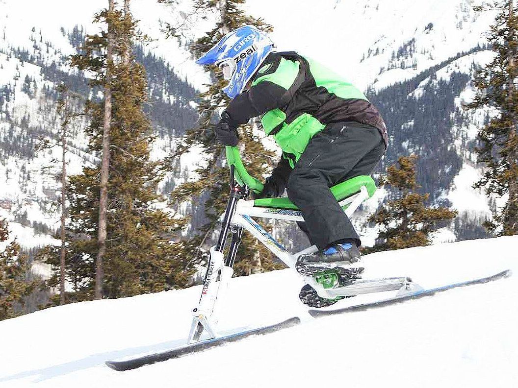 Vernünftige Menschen lassen ihr Fahrrad im Winter stehen – Snowbiker holen es beim ersten Schneefall erst aus dem Keller.