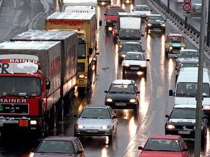 Stau auf der A23: 13 Kilometer Stau auf der Südosttangente in Wien Stau auf der A23: 13 Kilometer Stau auf der Südosttangente in Wien