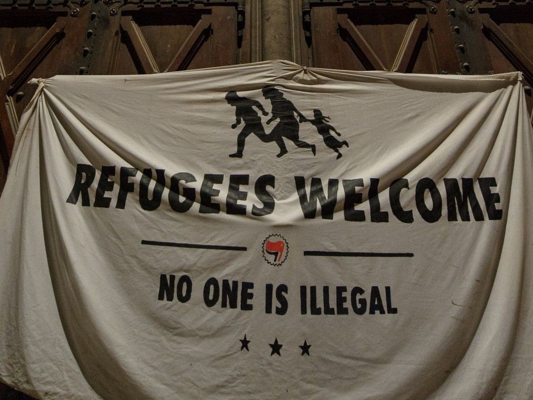 40 der Flüchtlinge, die sich in der Votivkirche aufhielten, übersiedelten am Montag in Caritas-Notquartiere. 40 der Flüchtlinge, die sich in der Votivkirche aufhielten, übersiedelten am Montag in Caritas-Notquartiere.