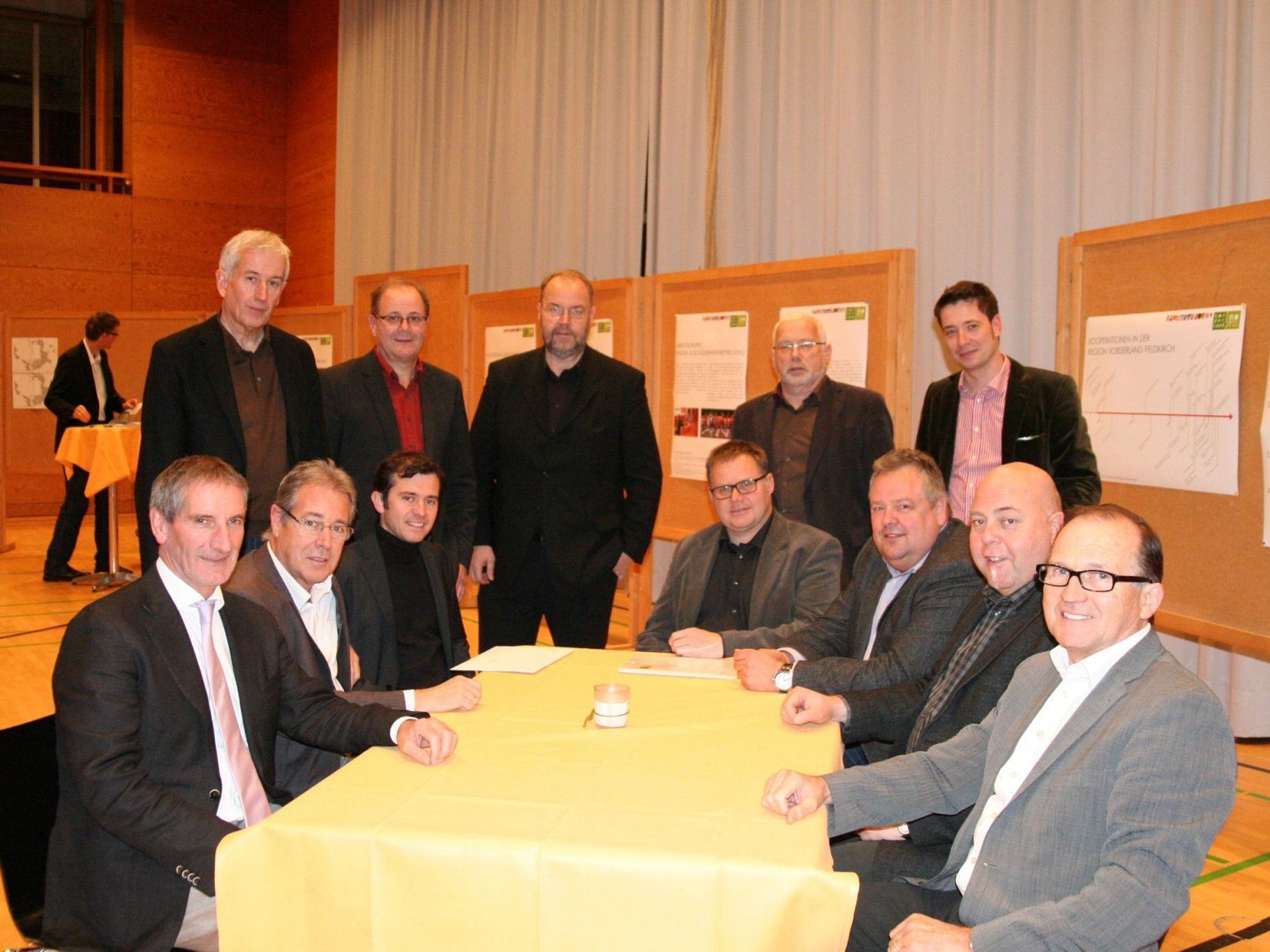 Die Regio-Bürgermeister mit dem neuen Geschäftsführer Christoph Kirchengast. Die Regio-Bürgermeister mit dem neuen Geschäftsführer Christoph Kirchengast.