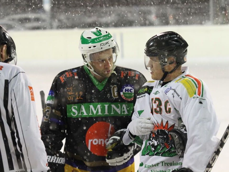 Auch der zweite Versuch fiel dem starken Schneefall zum Opfer, Spielabbruch Rankweil gegen Wil. Auch der zweite Versuch fiel dem starken Schneefall zum Opfer, Spielabbruch Rankweil gegen Wil.