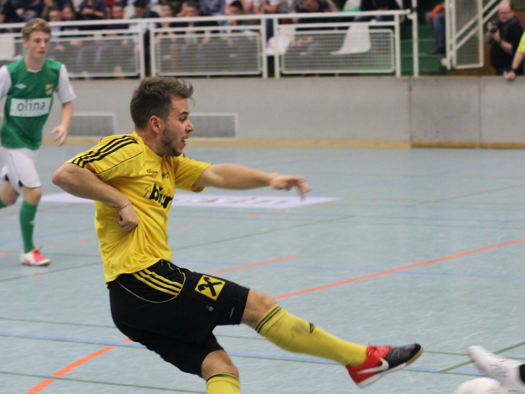 Höchst-Kicker Julian Lipburger darf sich mit der Mannschaft auf den Aufstieg ins Halbfinale freuen. Höchst-Kicker Julian Lipburger darf sich mit der Mannschaft auf den Aufstieg ins Halbfinale freuen.