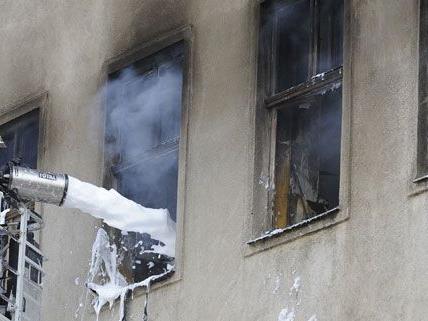Bei einem Wohnungsbrand in Lanzendorf wurde ein Ehepaar verletzt