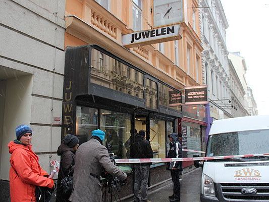 Der Juwelier auf der Kaiserstraße nach dem Überfall Der Juwelier auf der Kaiserstraße nach dem Überfall