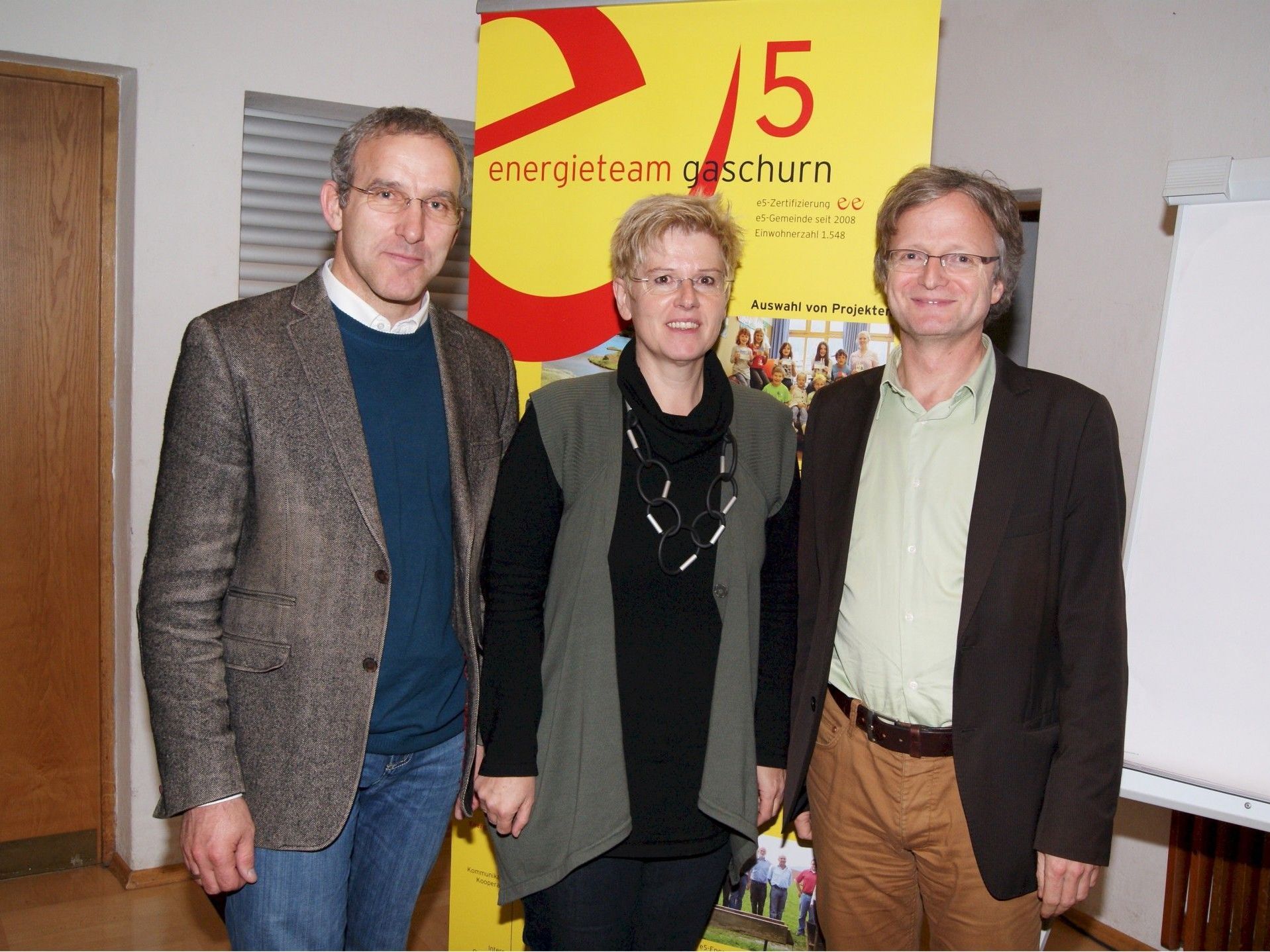 Bürgermeister Martin Netzer (l.) mit Kriemhild Büchel-Kapeller und Adi Groß. Bürgermeister Martin Netzer (l.) mit Kriemhild Büchel-Kapeller und Adi Groß.