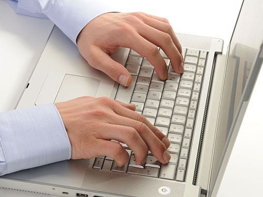 Künftig wird man bei kleineren Delikaten via E-Mail bei der Polizei Anzeige erstatten können Künftig wird man bei kleineren Delikaten via E-Mail bei der Polizei Anzeige erstatten können