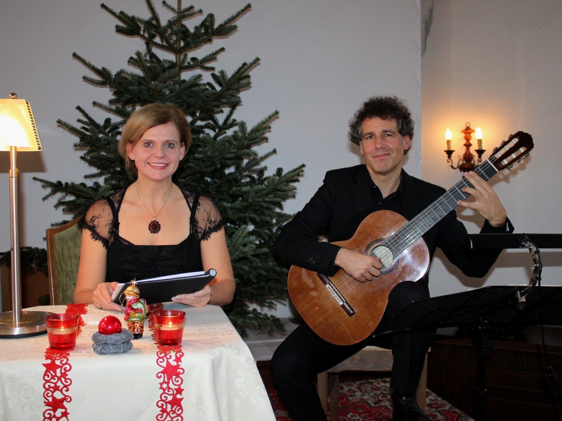Renate Bauer und Alexander Swete gestalten auch in diesem Jahr den traditionellen „Schloss Hofener Advent“. Renate Bauer und Alexander Swete gestalten auch in diesem Jahr den traditionellen „Schloss Hofener Advent“.