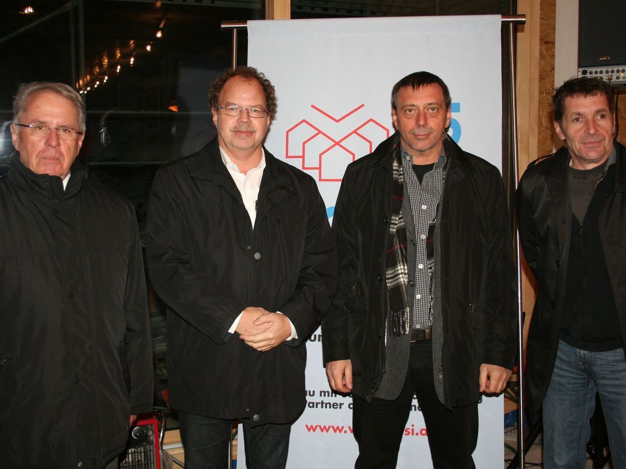 Einladung zur Firstfeier: Günter Lampert, Florian Kasseroler, Dieter Visintainer sowie Alexander Pixner. Einladung zur Firstfeier: Günter Lampert, Florian Kasseroler, Dieter Visintainer sowie Alexander Pixner.