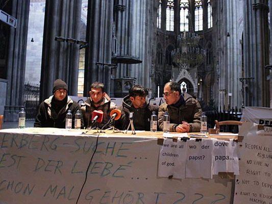 Beim Pressetermin in der Votivkirche: Flüchtlinge stellen Forderungen