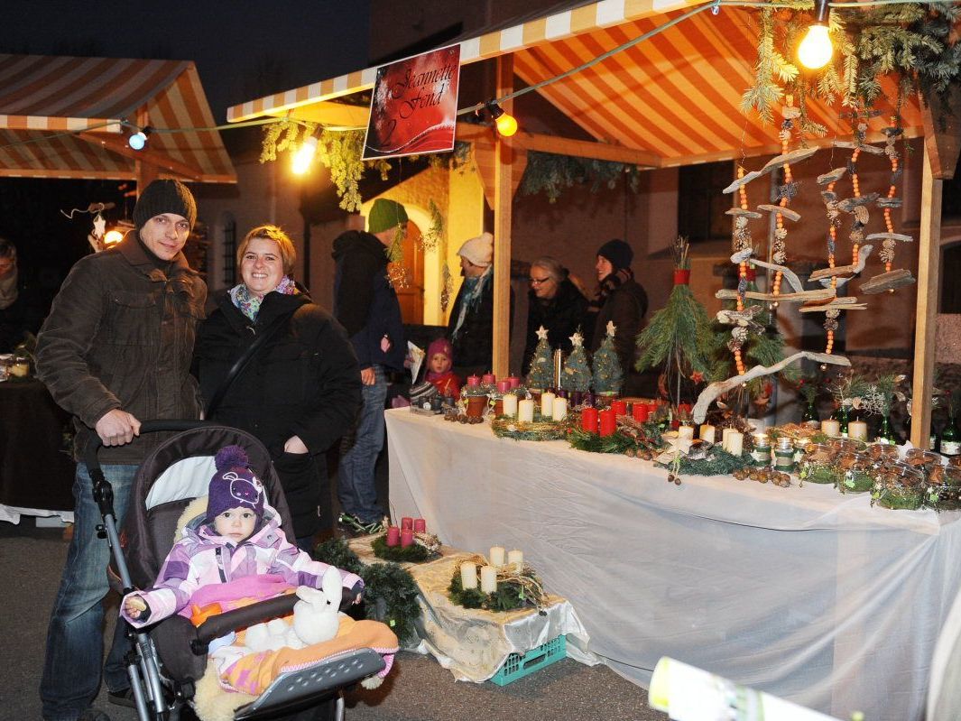 Am Abend erstrahlte der Markt im romantischen Licht. Am Abend erstrahlte der Markt im romantischen Licht.