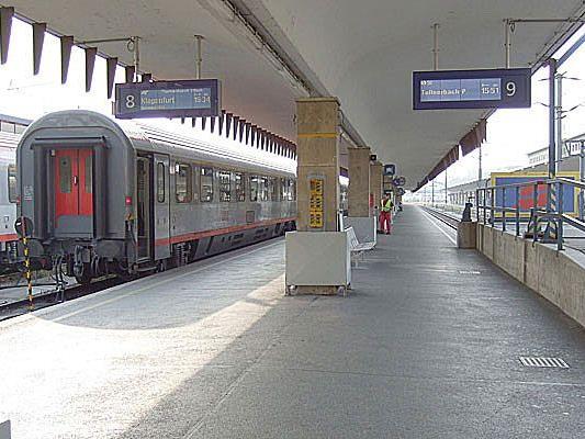 In einem Zug, der eben den Wiener Westbahnhof verlassen hatte, kam es zu einem Überfall
