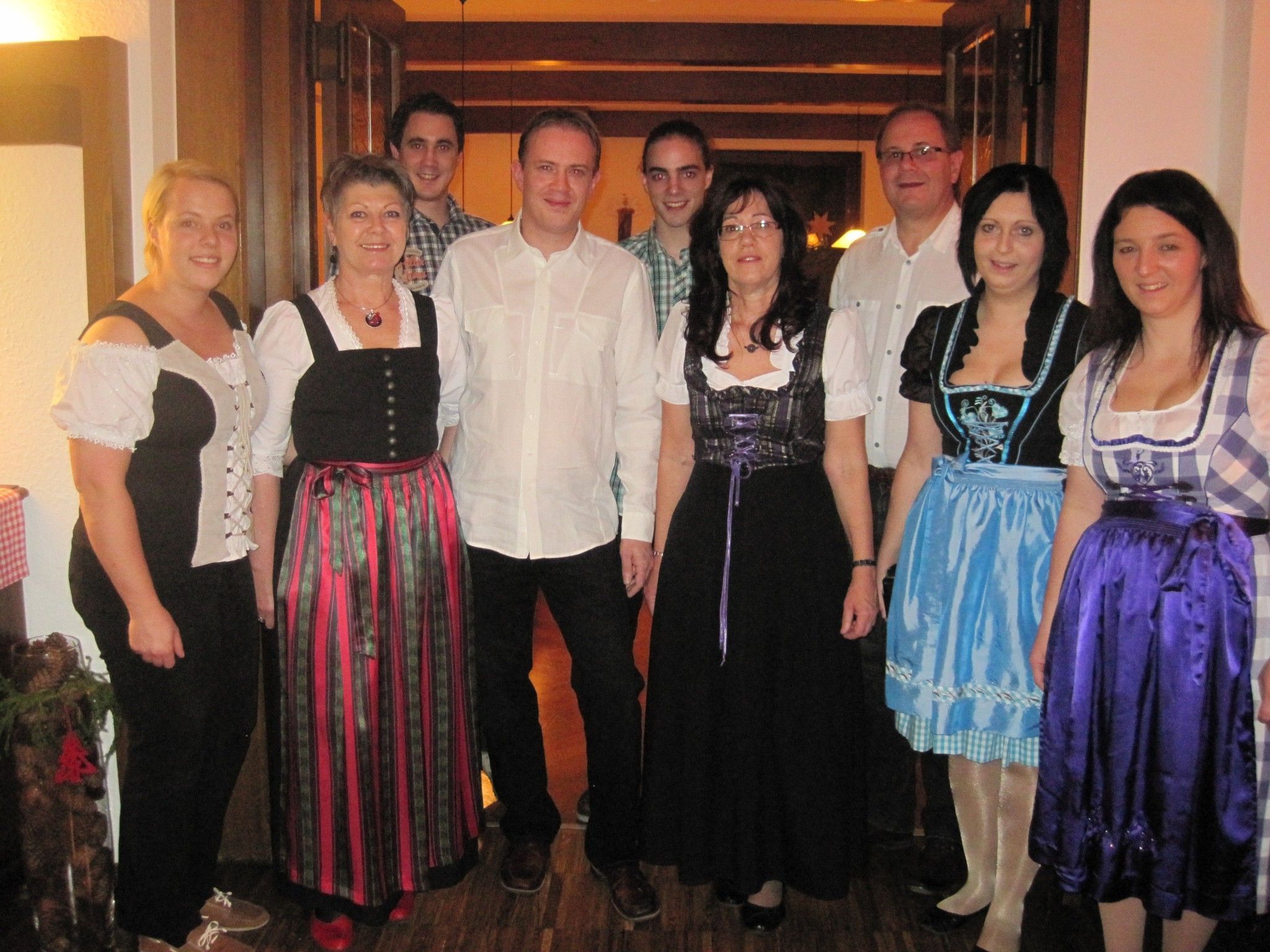 Das Adler-Eröffnungs-Team um Wirt Daniel Nachbaur Das Adler-Eröffnungs-Team um Wirt Daniel Nachbaur