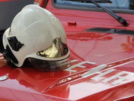 Zwei Personen wurden bei einem Brand in Wien-Hietzing verletzt. Zwei Personen wurden bei einem Brand in Wien-Hietzing verletzt.