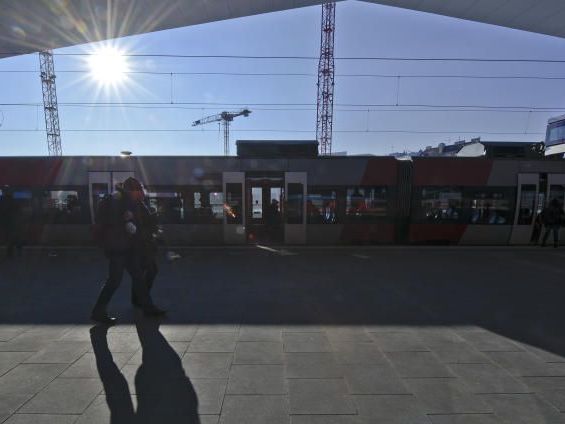 Ein sonniger (Teil)Beginn für den neuen Wiener Hauptbahnhof. Ein sonniger (Teil)Beginn für den neuen Wiener Hauptbahnhof.
