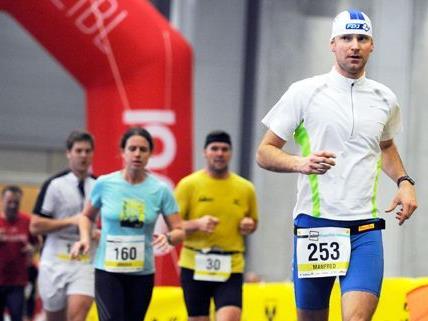 Am Sonntag nahmen 850 Personen beim ersten Indoor-Marathon in Wien teil.