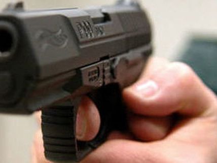 Mit einer Pistole bewaffnet überfielen zwei Unbekannte einen Supermarkt in Penzing. Mit einer Pistole bewaffnet überfielen zwei Unbekannte einen Supermarkt in Penzing.