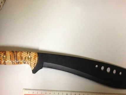 Mit dieser Waffe attackierte der Mann seinen Freund auf der gemeinsamen Weihnachtsfeier. Mit dieser Waffe attackierte der Mann seinen Freund auf der gemeinsamen Weihnachtsfeier.