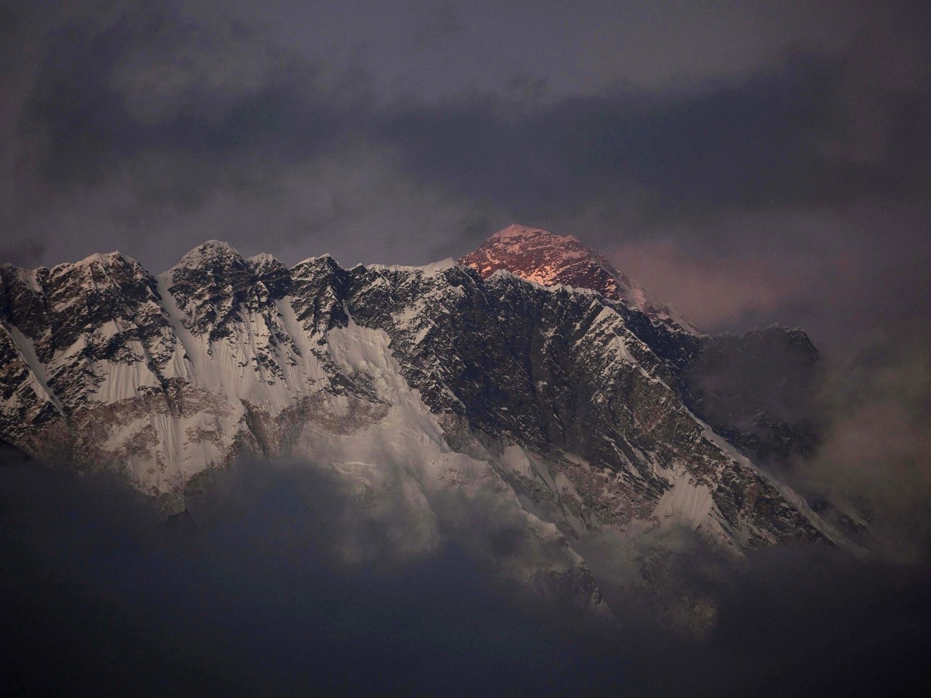 Nepalesische "Internauten" lassen Fehler um Mount Everest (im Bild) auffliegen. Nepalesische "Internauten" lassen Fehler um Mount Everest (im Bild) auffliegen.