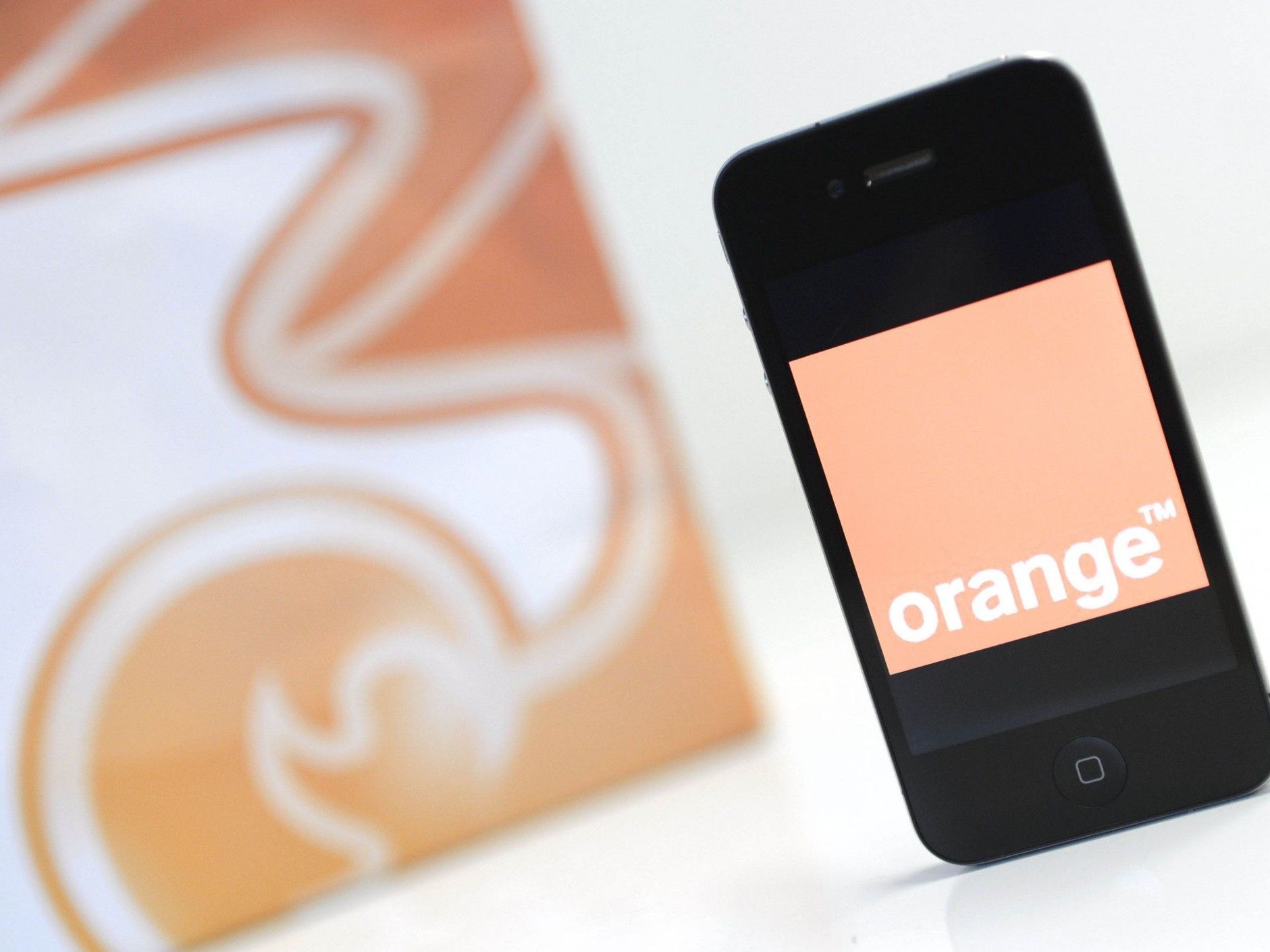 Drei nimmt letzte Hürde zur Übernahme von Orange. Drei nimmt letzte Hürde zur Übernahme von Orange.