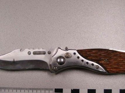 Mit diesem Klapp-Messer bedrohte ein Mann in Favoriten seine Kontrahenten Mit diesem Klapp-Messer bedrohte ein Mann in Favoriten seine Kontrahenten