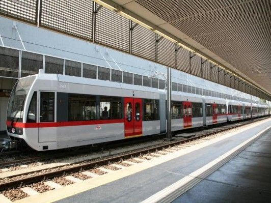 In der U-Bahnlinie U6 soll es in der Nacht auf Sonntag erneut zu einer Gewalttat gekommen sein.