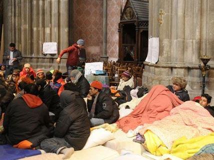 Vorerst dürfen die Flüchtlinge in der Wiener Votivkirche bleiben.