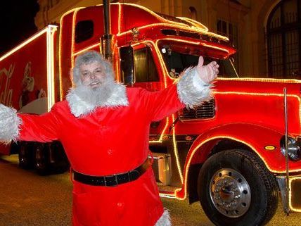 Am Sonntag kamen 6.800 besucher, um in Wien den Weihnachtstruck von Coca-Sola zu sehen. Am Sonntag kamen 6.800 besucher, um in Wien den Weihnachtstruck von Coca-Sola zu sehen.