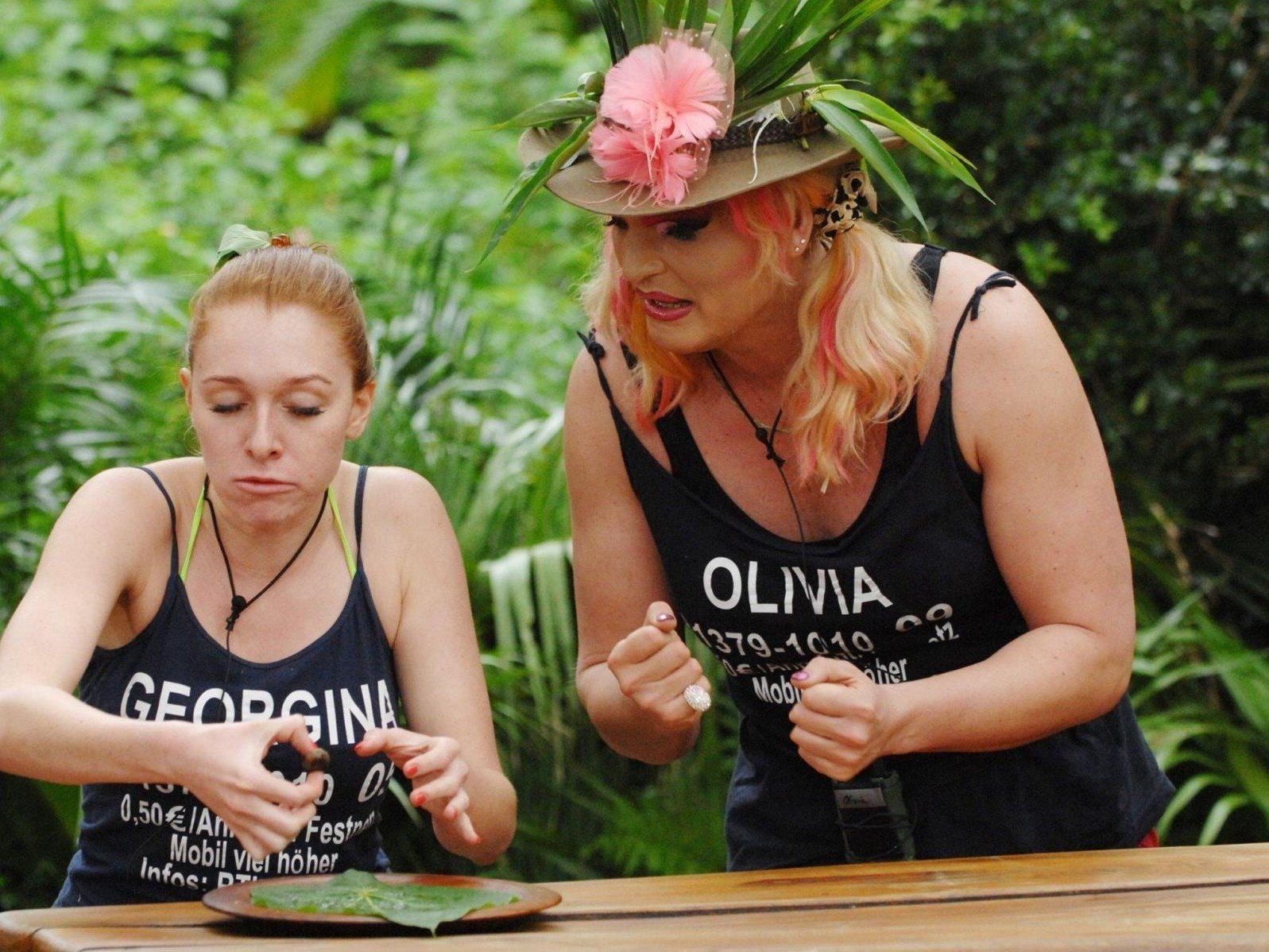 Georgina und Olivia aßen beim Dschungelcamp 2013 Köstlichkeiten aus dem australischen Dschungel.