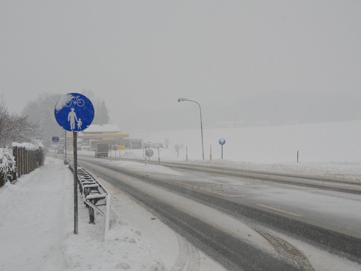 Die winterlichen Straßenverhältnisse sorgten für zahlreiche Unfälle.